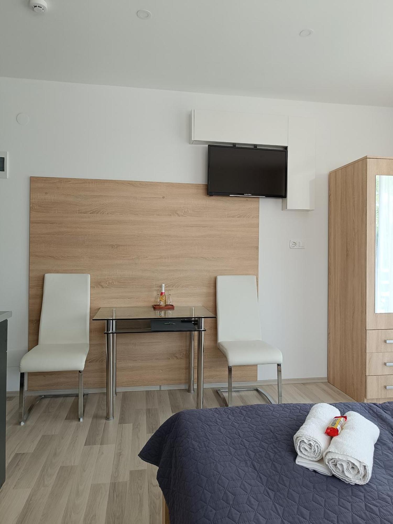 Ujhely Apartmanhaz Siófok Buitenkant foto