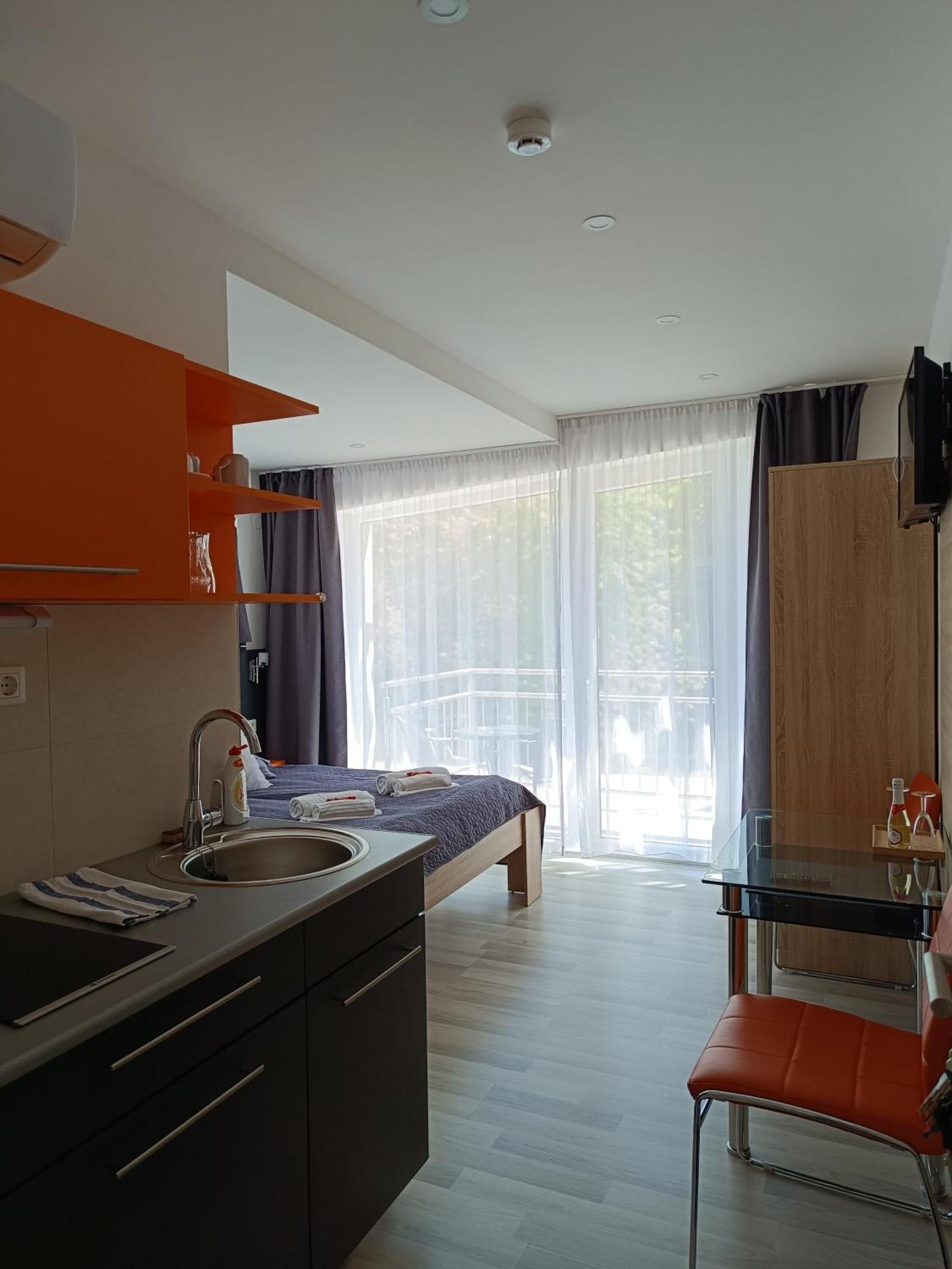 Ujhely Apartmanhaz Siófok Buitenkant foto