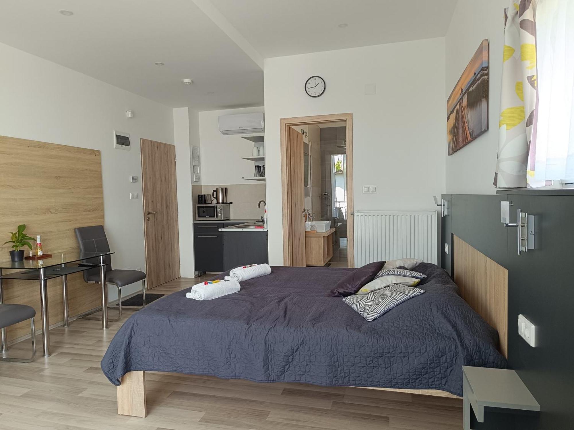 Ujhely Apartmanhaz Siófok Buitenkant foto
