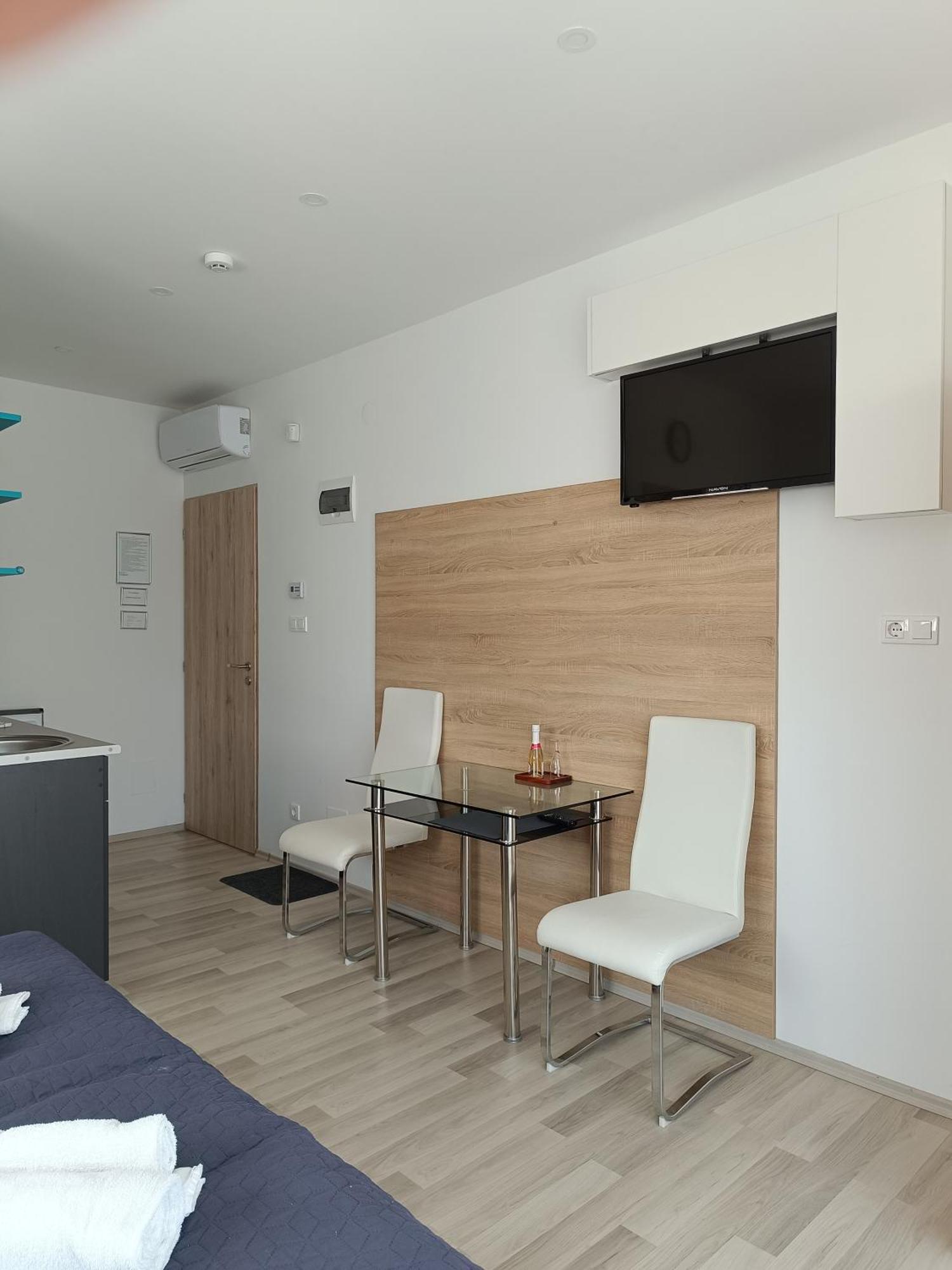 Ujhely Apartmanhaz Siófok Buitenkant foto