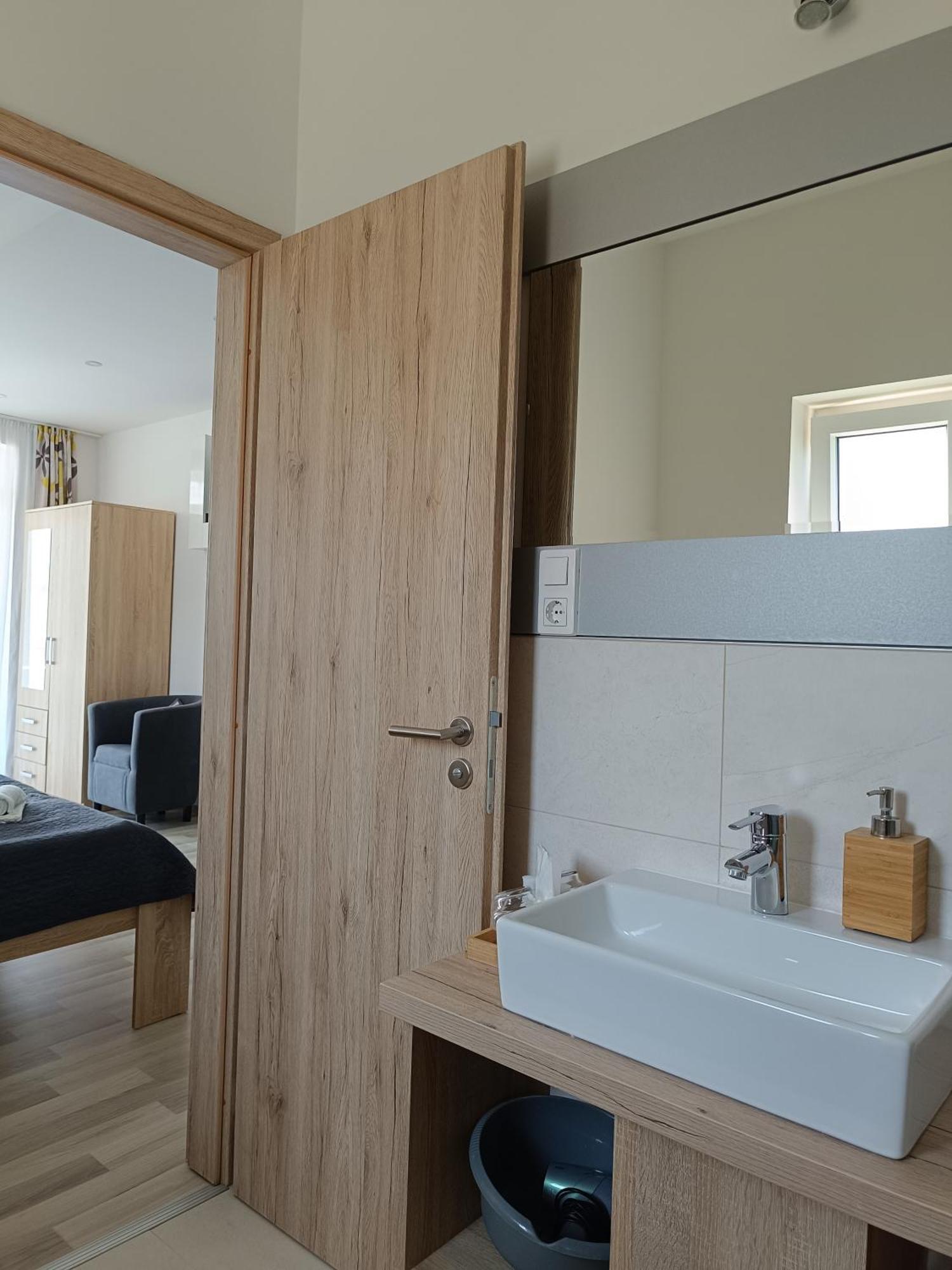 Ujhely Apartmanhaz Siófok Buitenkant foto