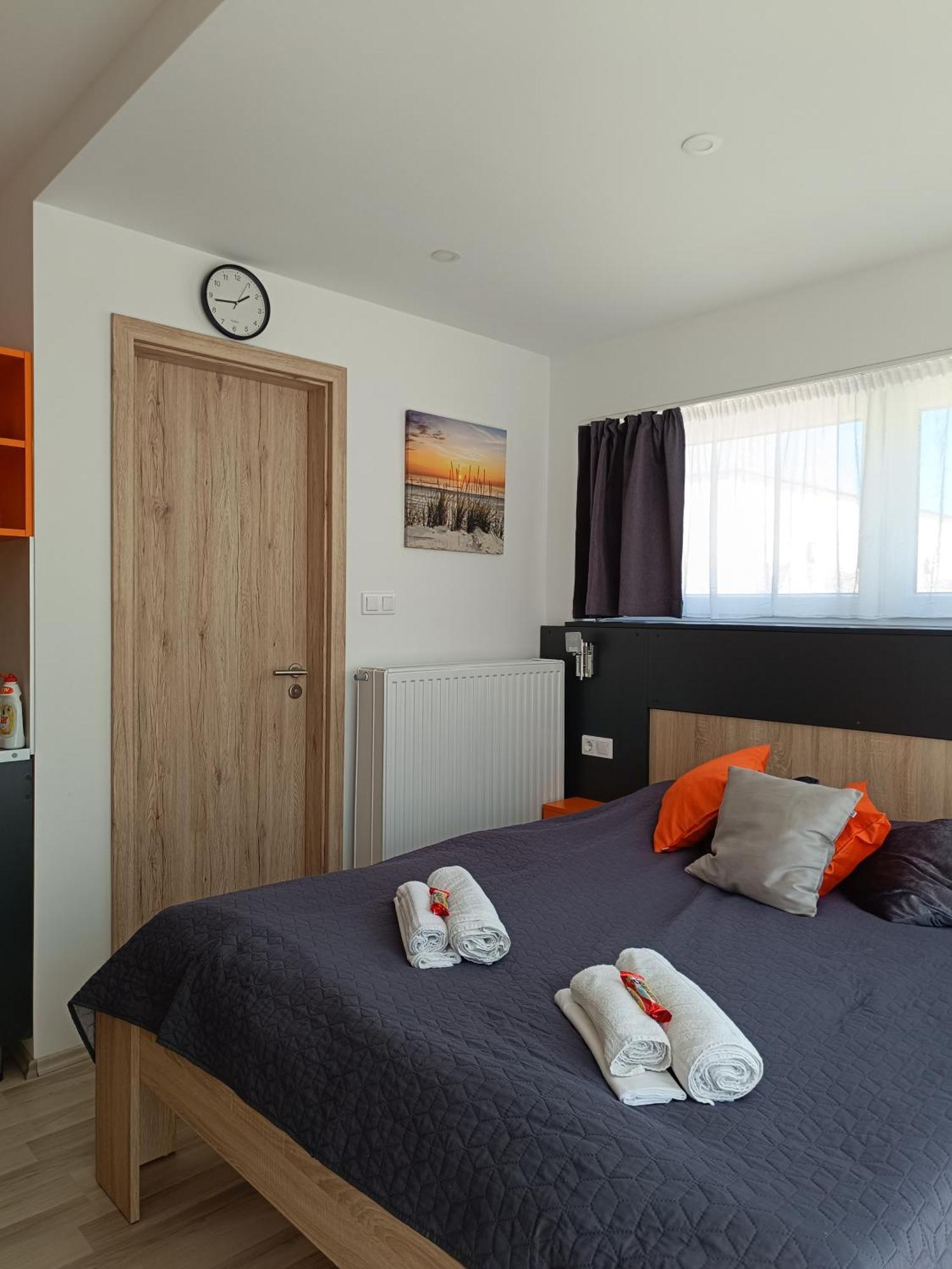 Ujhely Apartmanhaz Siófok Buitenkant foto
