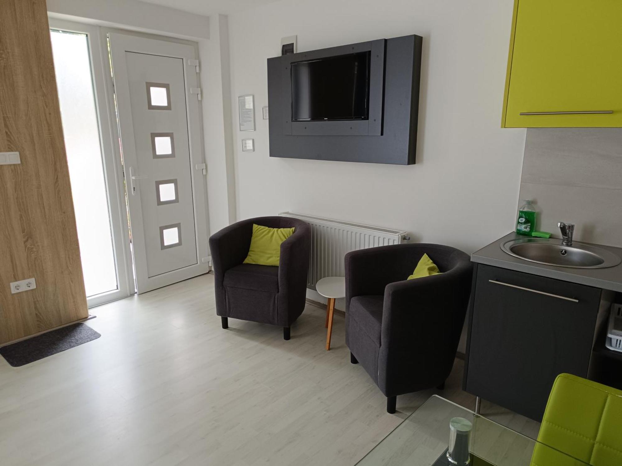 Ujhely Apartmanhaz Siófok Buitenkant foto