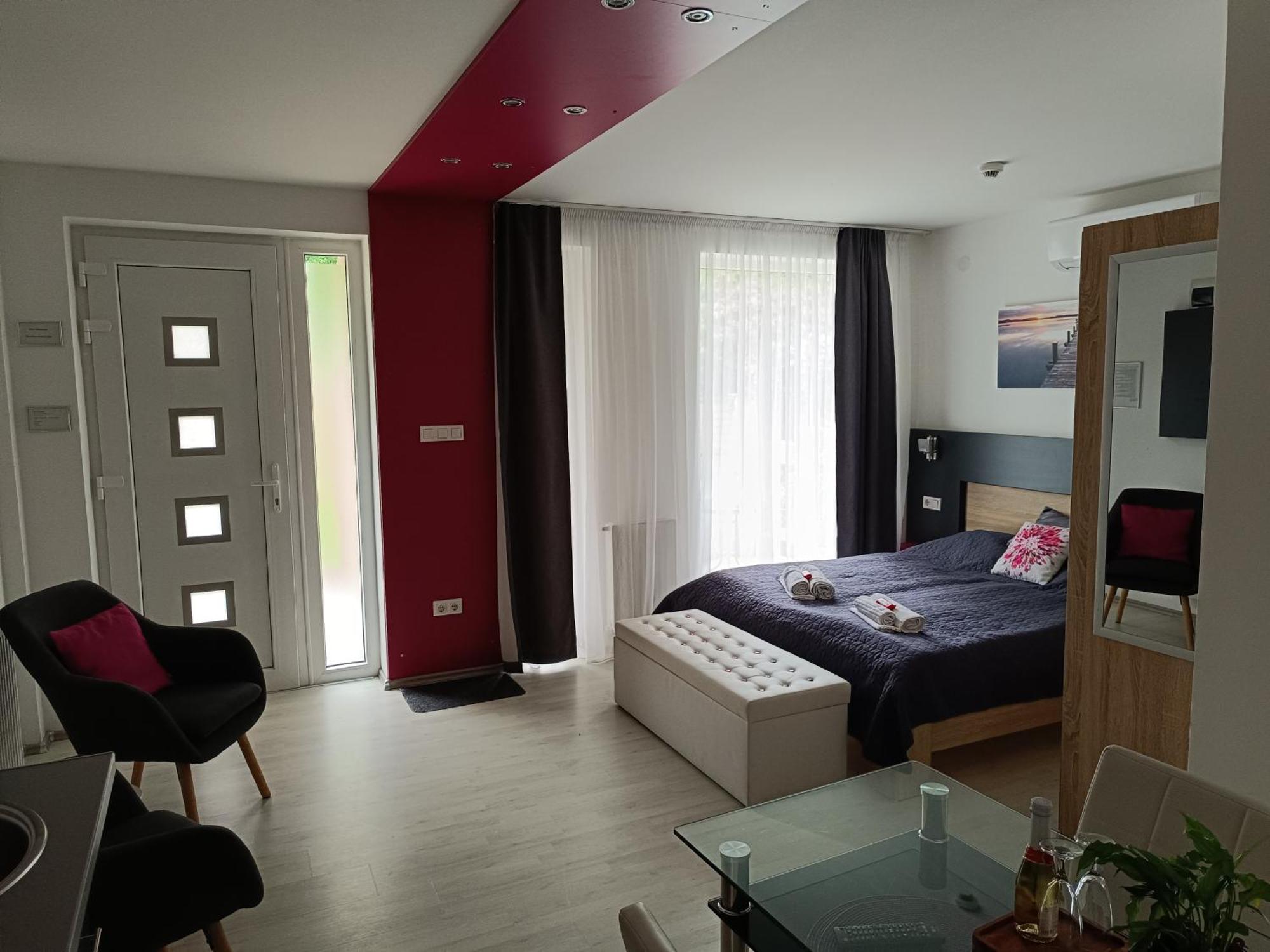 Ujhely Apartmanhaz Siófok Buitenkant foto