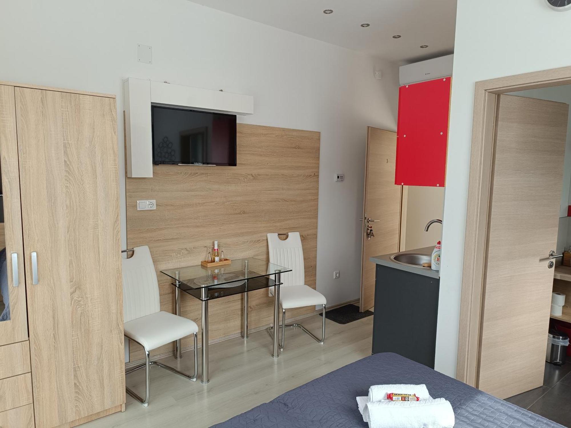 Ujhely Apartmanhaz Siófok Buitenkant foto