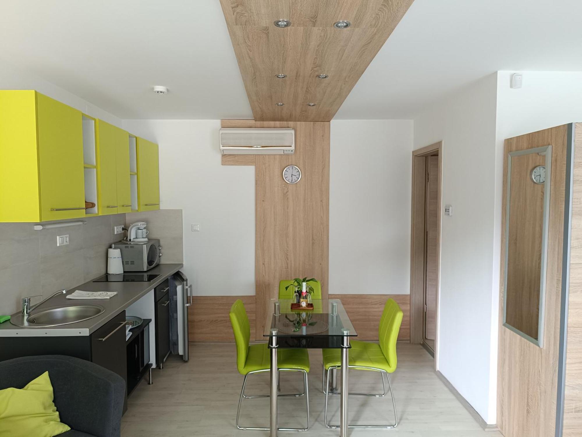 Ujhely Apartmanhaz Siófok Buitenkant foto