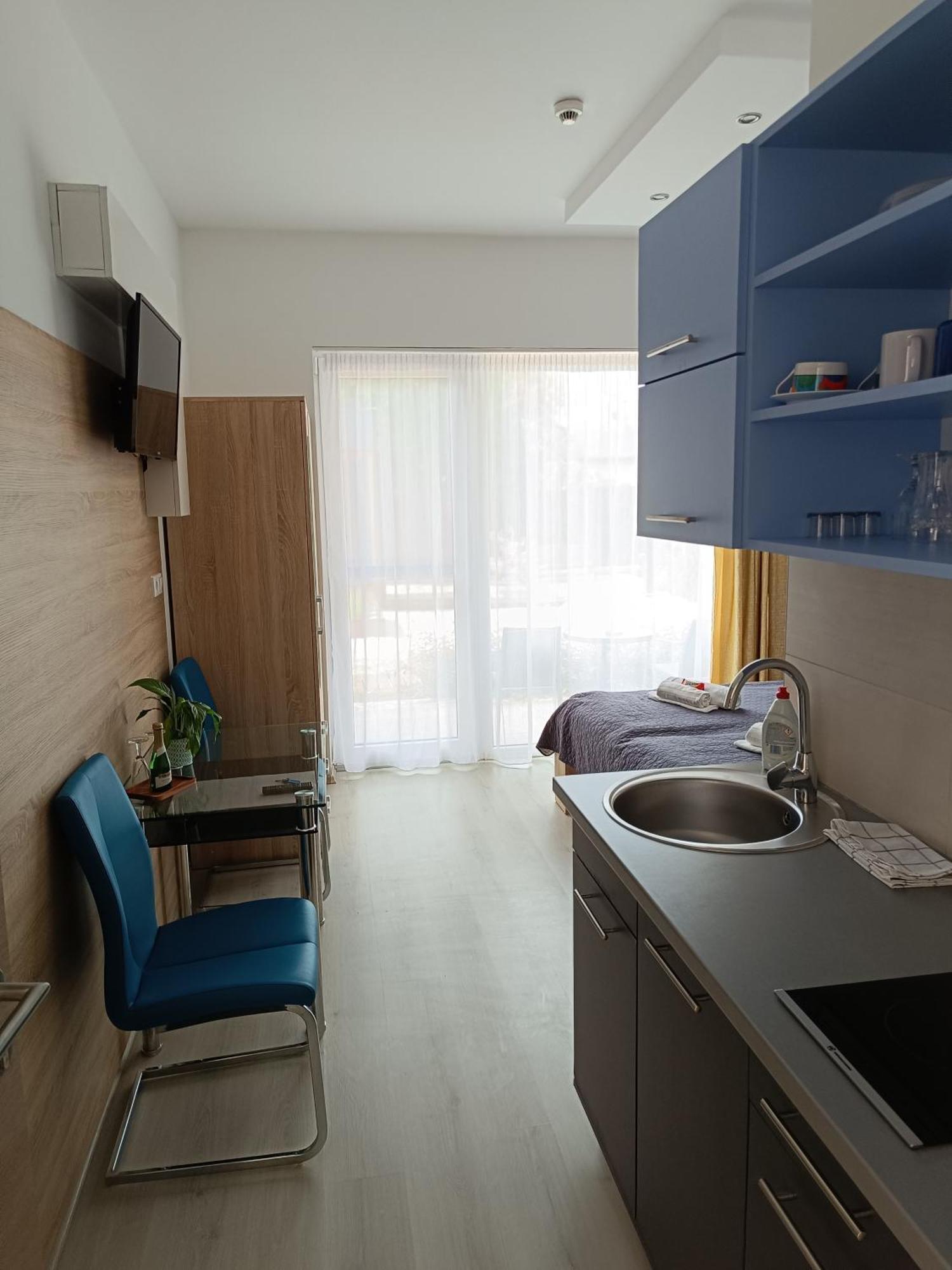 Ujhely Apartmanhaz Siófok Buitenkant foto