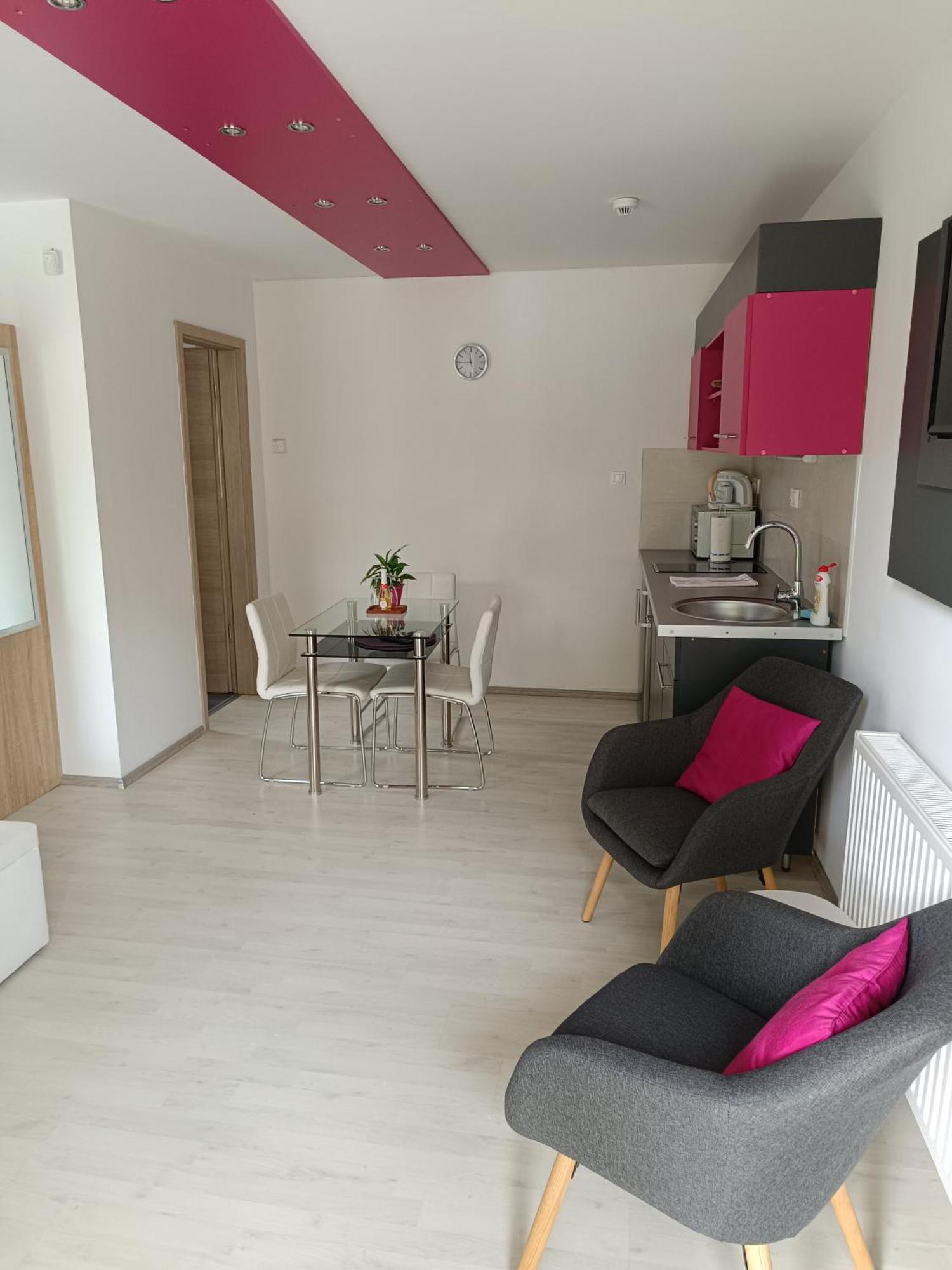 Ujhely Apartmanhaz Siófok Buitenkant foto