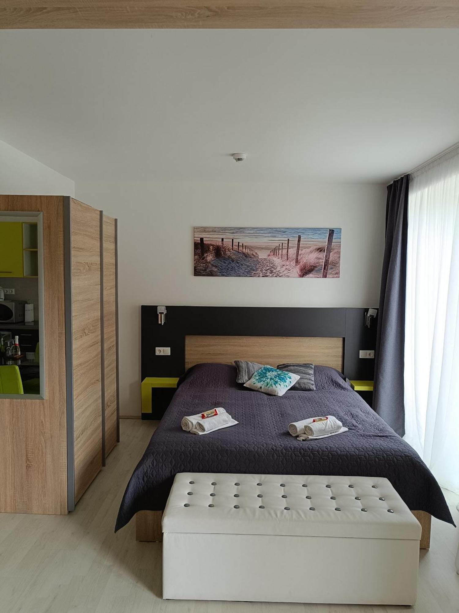 Ujhely Apartmanhaz Siófok Buitenkant foto
