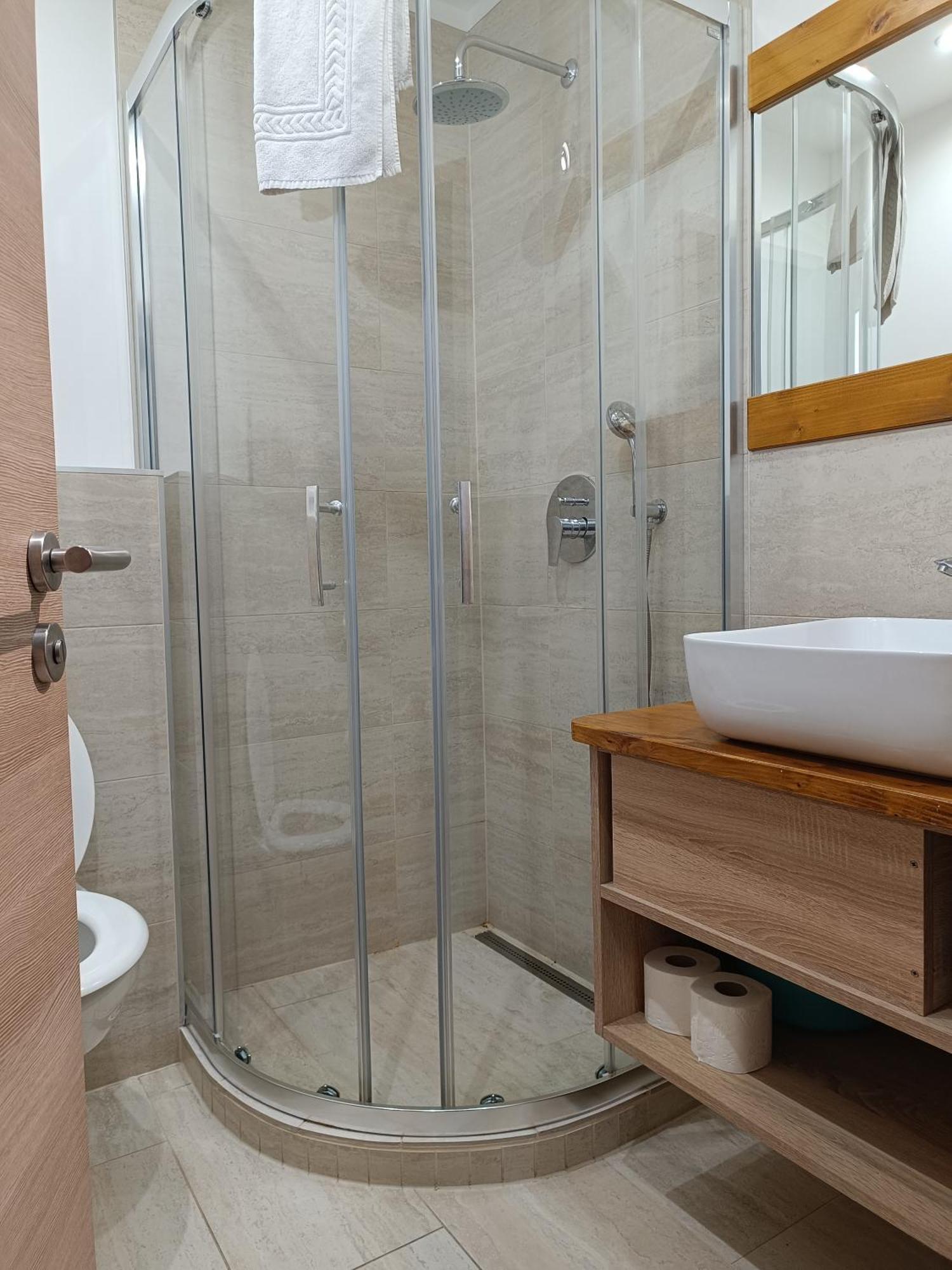 Ujhely Apartmanhaz Siófok Buitenkant foto